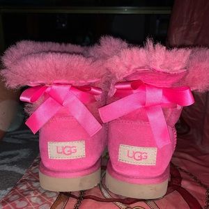 Pink kids bow uggs